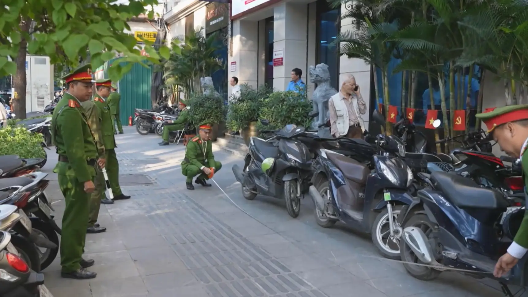 Phường Cửa Nam xử lý hơn 20 điểm trông xe trái phép